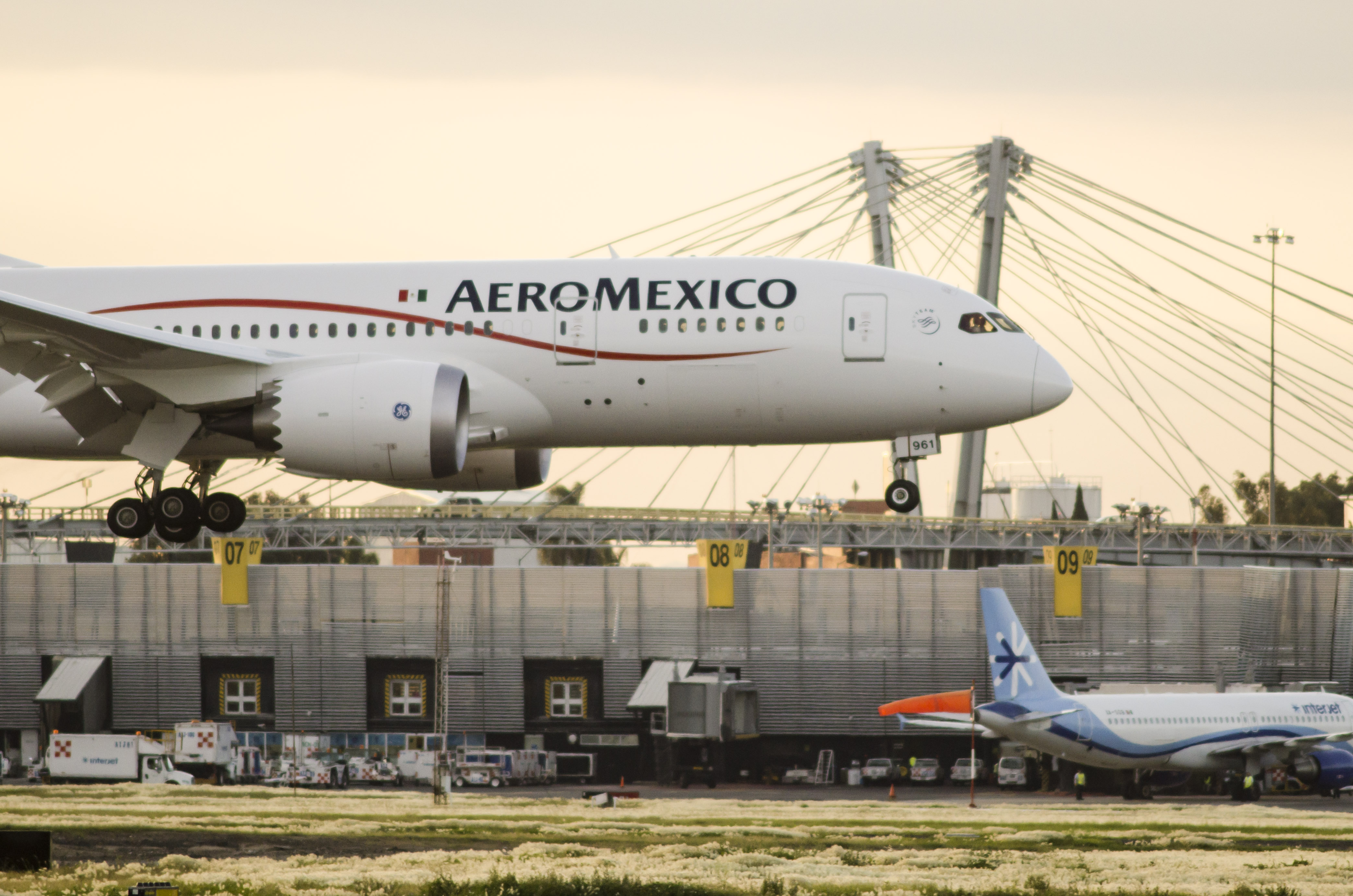 Aeroméxico suspende vuelos a Caracas por la situación económica en Venezuela
