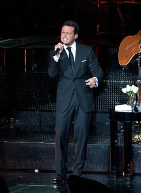 Luis Miguel Entra A La Era Digital