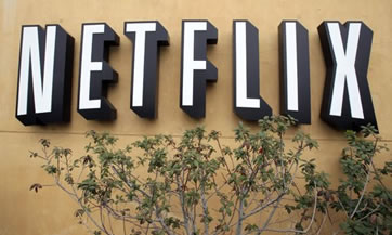 CDATA[
Netflix, Disney+, HBO Max y otras plataformas de streaming se han convertido en uno de los principales gastos de entretenimiento para millones de hogares mexicanos. La Encuesta Nacional sobre Disponibilidad y Uso de Tecnologías de la Información en los Hogares ( ENDUTIH ) 2025, elaborada por el Inegi , estima que 36.4% de los hogares mexicanos ya cuenta con al menos un servicio de streaming , un incremento de cuatro puntos porcentuales respecto a 2024.
¿Cuánto cuestan Netflix, Disney+ y HBO Max en agosto 2026? Disney+
HBO Max
Sin embargo, para quienes buscan acceder al contenido de las principales plataformas, el gasto puede superar los 10,000 pesos anuales, dependiendo del plan y los servicios que se contraten. Los precios varían según la calidad de imagen, el número de dispositivos en que se puede ver al mismo tiempo y los beneficios adicionales que ofrece cada plataforma. Esta plataforma ofrece tres modalidades de suscripción y precios según lo que incluya. En esto cambian: Estándar con anuncios Precio: 169 pesos al mes Acceso al catálogo de Disney, Pixar, Marvel, Star Wars, National Geographic y Hulu. Dos dispositivos simultáneos. Estándar Precio: 199 pesos mensuales Contenido sin anuncios. Dos dispositivos simultáneos. Descargas para ver contenido sin conexión. Premium Precio: 279 pesos mensuales Todos los canales de ESPN y más de 500 eventos exclusivos al mes. Contenido sin anuncios. Calidad hasta 4K UHD/HDR. Audio Dolby Atmos. Cuatro dispositivos simultáneos. Descargas sin conexión. La incorporación de ESPN ha convertido a Disney+ en una plataforma que no solo depende de estrenos de series o películas, sino también de eventos deportivos en vivo, lo que genera un consumo más frecuente entre sus usuarios. Al igual que Disney+, HBO Max también dispone de tres niveles de suscripción. Básico con anuncios Precio: 119 pesos al mes Dos dispositivos simultáneos. Resolución Full HD. Estándar Precio: 179 pesos mensuales Resolución Full HD. Dos dispositivos simultáneos. Hasta 30 descargas.
Netflix
![